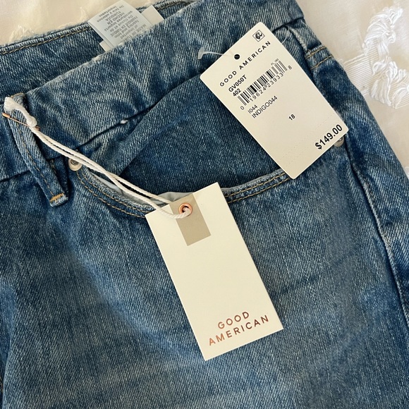 Good American Straight Leg Jeans - Picture 5 of 9
